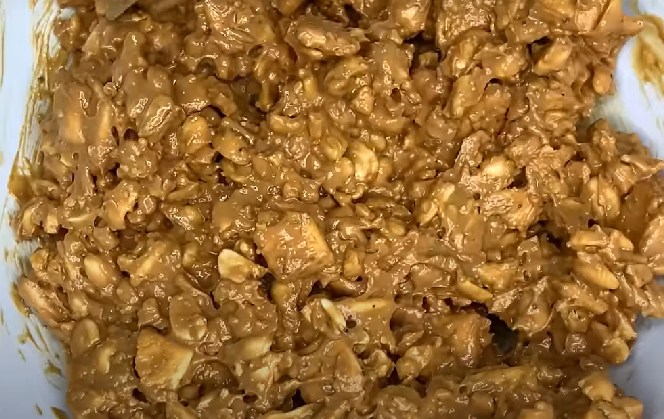 Пляцок "Снікерс": рецепт традиційної страви з сучасним смаком від Лілії Цвіт